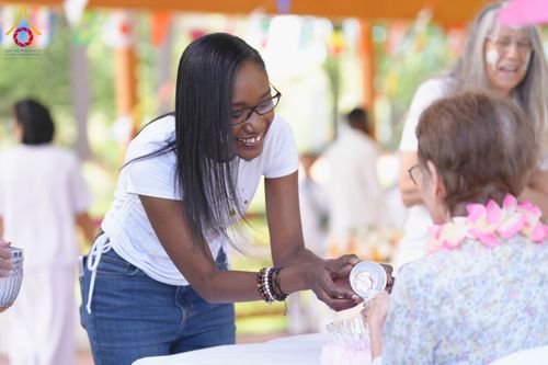 ภาพ No.321668:วันอาทิตย์ที่ 12 เมษายน พ.ศ.2569 กิจกรรมงานบุญวันสงกรานต์ (ตักบาตร ขอขมาพ่อแม่ สรงน้ำพระ รดน้ำขอพร) ณ วัดพระธรรมกายจอร์เจีย ประเทศสหรัฐอเมริกา