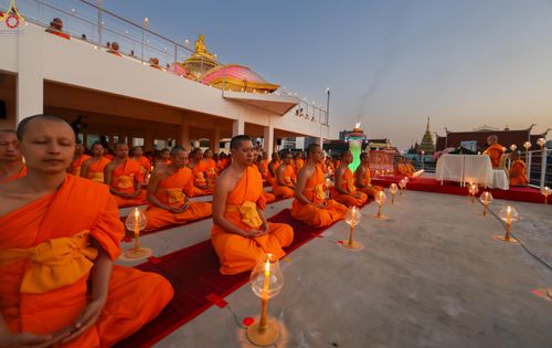 ภาพ No.302892:วันที่ 24 มกราคม พ.ศ. 2569 พิธีจุดประทีปธรรมถวายเป็นพุทธบูชา  และบูชาธรรมมหาปูชนียาจารย์  ณ อาคารธรรมยาตรา กตัญญูบูชามหาปูชนียาจารย์  ตรงข้ามวัดปากน้ำภาษีเจริญ จ.กรุงเทพมหานคร ในโครงการธรรมยาตรา กตัญญูบูชา มหาปูชนียาจารย์ พระมงคลเทพมุนี(สด จนฺทสโร) พระผู