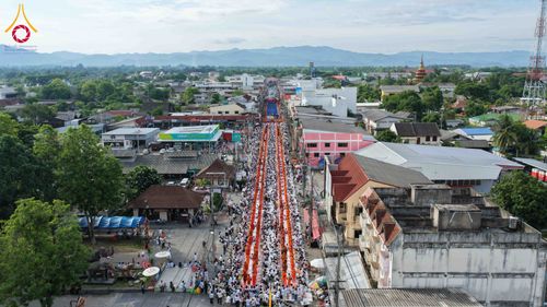 ภาพ No.336900:วันเสาร์ที่ 27 มิถุนายน 2569 พิธีตักบาตรพระ 1,345 รูป  ณ ข่วงสันกำแพง อำเภอสันกำแพง จังหวัดเชียงใหม่
