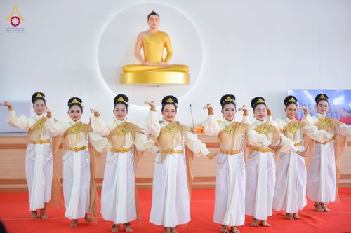 ภาพ No.327167:วันศุกร์ที่ 1 พฤษภาคม พ.ศ.2569 พิธีทอดผ้าป่า โปรยรัตนชาติ ตอกเสาเข็มมงคลต้นแรก สถาปนา “องค์พระเจดีย์เพื่อสร้างสันติภาพโลก” (แห่งแรกของภาคอีสาน) ณ ธุดงคสถานอำนาจเจริญ  อ.เมือง จ.อำนาจเจริญ
