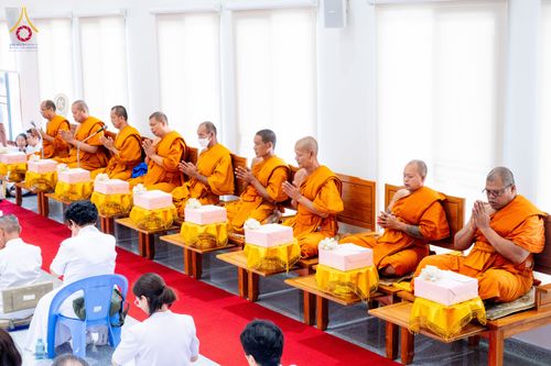 ภาพ No.336264:วันจันทร์ที่ 22 มิถุนายน พ.ศ.2569 พิธีอัญเชิญพระธรรมกาย และบรรจุพระบรมสารีริกธาตุ  ภายในเกศดอกบัวตูม องค์พระประธาน ณ อาคารสมปรารถนา วัดกลางธนรินทร์ ต.บ้านแป้ง อ.พรหมบุรี จ.สิงห์บุรี