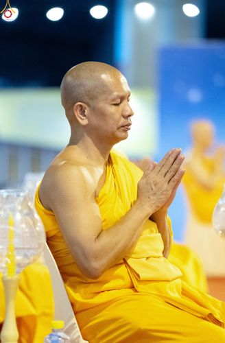 ภาพ No.330992:วันวิสาขบูชา อาทิตย์ที่ 31 พฤษภาคม พ.ศ.2569 พิธีจุดวิสาขประทีป , พิธีเวียนประทักษิณ  รอบพระมหาธรรมกายเจดีย์  และพิธีฉลองชัยสวดมนต์บทธัมมจักกัปปวัตนสูตร  ครบ 8,415,000,000 จบ ณ วัดพระธรรมกาย