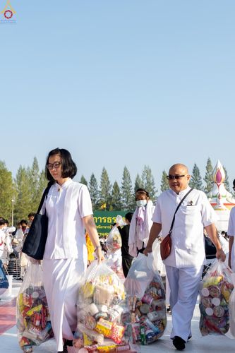 ภาพ No.292471:วันที่ 11 มกราคม พ.ศ. 2569 พิธีตักบาตรพระธรรมยาตรา ณ อนุสรณ์สถานคลองบางนางแท่น อ.สามพราน จ.นครปฐม ในโครงการธรรมยาตรา กตัญญูบูชา มหาปูชนียาจารย์ พระมงคลเทพมุนี(สด จนฺทสโร) พระผู้ปราบมาร อนุสรณ์สถาน 7 แห่ง ปีที่ 14