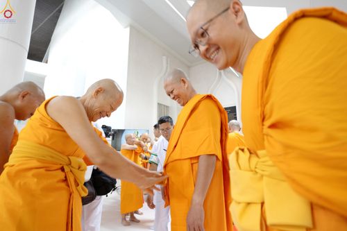 ภาพ No.330765:วันวิสาขบูชา อาทิตย์ที่ 31 พฤษภาคม พ.ศ.2569 พิธีบรรพชาสามเณรอุบาสก 11 ท่าน , พิธีถวายบาตรผ้าไตร และจตุปัจจัยไทยธรรม แด่สามเณร , พิธีอุปสมบทอุทิศชีวิต , พิธีกล่าวคำกัปปิยภัณฑ์  ณ อุโบสถพระไตรปิฎก วัดพระธรรมกาย จังหวัดปทุมธานี