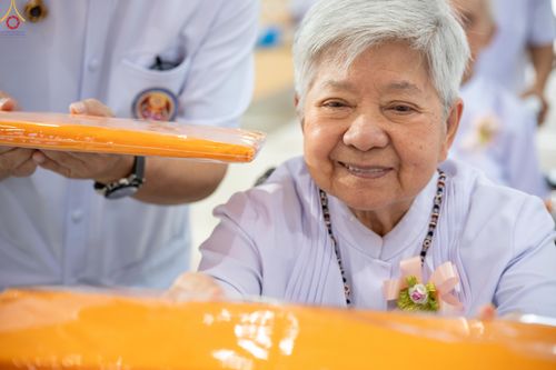 ภาพ No.318572:วันอาทิตย์ต้นเดือนที่ 5 เมษายน พ.ศ.2569 พิธีทอดผ้าป่าสมทบมหาสังฆทาน 40,000 กว่าวัดทั่วประเทศ ณ สภาธรรมกายสากล วัดพระธรรมกาย