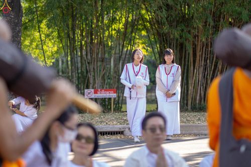 ภาพ No.296032:ภาพเบื้องหลังอาสาสมัครรวมใจ ชุดที่ 1 ในโครงการธรรมยาตรา กตัญญูบูชา มหาปูชนียาจารย์ พระมงคลเทพมุนี(สด จนฺทสโร) พระผู้ปราบมาร อนุสรณ์สถาน 7 แห่ง ปีที่ 14