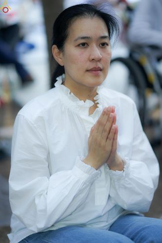 ภาพ No.290080:วันที่ 6 มกราคม พ.ศ. 2569 พิธีจุดประทีปถวายเป็นพุทธบูชา และบูชาธรรมมหาปูชนียาจารย์ (ภาพชุดที่ 2) ณ อนุสรณ์สถานมหาวิหารพระมงคลเทพมุนี (โลตัสแลนด์) อ.สองพี่น้อง จ.สุพรรณบุรี ในโครงการธรรมยาตรา กตัญญูบูชา มหาปูชนียาจารย์ พระมงคลเทพมุนี(สด จนฺทสโร) พระผู้ปรา