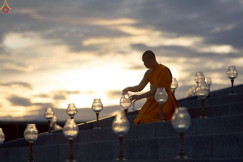 ภาพ No.240997:วันพุธที่ 27 สิงหาคม พ.ศ. 2568 พิธีจุดประทีป ในวันธรรมชัย ณ วัดพระธรรมกาย