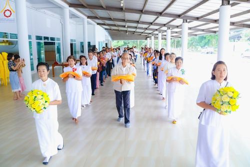 ภาพ No.186476:พิธีตัดปอย ปลงผม เวียนประทักษิณ  มอบบาตรผ้าไตร ขอขมาผู้ปกครอง และพิธีบรรพชาอุปสมบท  โครงการอุปสมบทหมู่บูชาธรรมมหาปูชนียาจารย์  ประจำปี 2567 ณ ศูนย์ปฏิบัติธรรมภาคใต้และวัดคงคาเลียบ อ.บางกล่ำ จ.สงขลา วันอาทิตย์ที่ 8 ธันวาคม พ.ศ. 2567