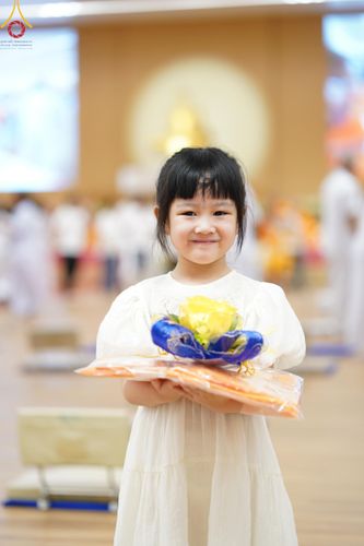 ภาพ No.180832:พิธีถวายภัตตาหารเมนูสวรรค์ และพิธีถวายอุปกรณ์กันหนาว แด่คณะพระภิกษุสามเณรวัดพระธรรมกาย วันอาทิตย์ที่ 8 ธันวาคม พ.ศ.2567 ณ สภาธรรมกายสากล วัดพระธรรมกาย