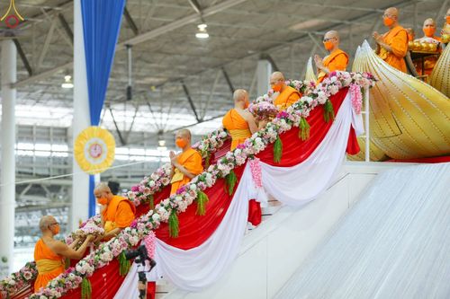 ภาพ No.77028:พิธีหล่อพระบรมพุทธเจ้า ในวันมาฆบูชา อาทิตย์ต้นเดือนที่ 6 มีนาคม พ.ศ. 2566 ณ วัดพระธรรมกาย จ.ปทุมธานี