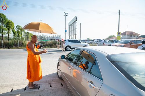 ภาพ No.107325:พิธีเจริญพระพุทธมนต์ ปฏิบัติธรรม มอบทุนการศึกษา ถวายสังฆทาน 140 วัด ณ ศุนย์ปฏิบัติธรรมพระมงคลเทพมุนี อ.สองพี่น้อง จ.สุพรรณบุรี วันเสาร์ที่ 6 มกราคม พ.ศ. 2567