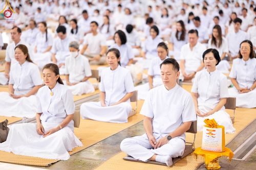 ภาพ No.159178:พิธีบูชาข้าวพระ ในวันอาทิตย์ต้นเดือน วันที่ 6 ตุลาคม พ.ศ. 2567 ณ สภาธรรมกายสากล วัดพระธรรมกาย