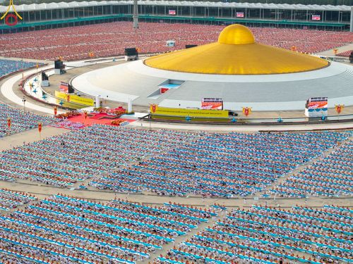 ภาพ No.219598:วันอังคารที่ 22 เมษายน พ.ศ. 2568 พิธีถวายมหาสังฆทานคณะสงฆ์ 40,000 กว่าวัดทั่วประเทศ เนื่องในวันคุ้มครองโลก ณ วัดพระธรรมกาย จ.ปทุมธานี