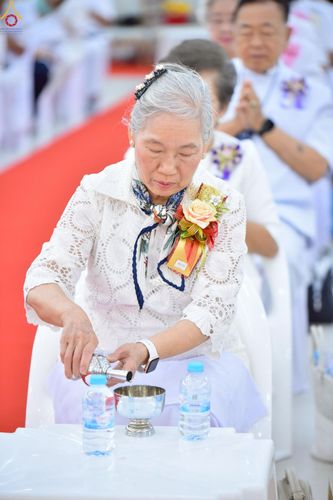 ภาพ No.230095:วันพฤหัสบดีที่ 26 มิถุนายน พ.ศ. 2568 พิธีทอดผ้าป่าฉลองอาคารชุดศูนย์ปฏิบัติธรรมน้ำใสใจสว่าง น้อมบูชาธรรมอายุวัฒนะมงคล 81 ปี หลวงพ่อธัมมชโย ณ ศูนย์ปฏิบัติธรรมน้ำใสใจสว่าง เขตบางกอกน้อย กรุงเทพมหานคร