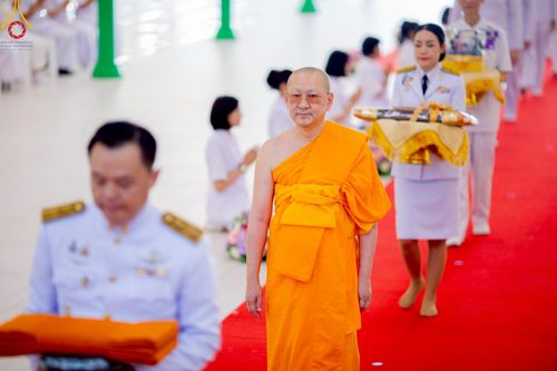ภาพ No.214791:พิธีต้อนรับสัญญาบัตร พัดยศ พระราชวิเทศวชิรเวที (บัณฑิต วรปญฺโญ) เจ้าอาวาสวัดพระธรรมกายสกอตแลนด์ สหราชอาณาจักร ผู้ช่วยเจ้าอาวาสวัดพระธรรมกาย ณ อุโบสถพระไตรปิฏก วัดพระธรรมกาย