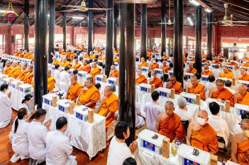 ภาพ No.202177:พิธีเจริญพระพุทธมนต์ ปฏิบัติธรรม มอบทุนการศึกษา ถวายสังฆทาน 108 วัด เพื่อถวายเป็นพุทธบูชา และขับเคลื่อนโครงการหมู่บ้านรักษาศีล 5 โดยคณะสงฆ์จังหวัดนครปฐม คณะศิษยานุศิษย์วัดพระธรรมกาย โครงการธรรมยาตรา ปีที่ 13 ณ วัดบางปลา อำเภอบางเลน จังหวัดนครปฐม