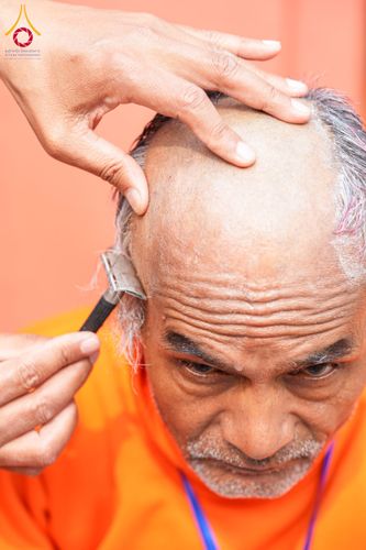 ภาพ No.129730:พิธีตัดปอยผมและแห่นาคธรรมทายาท ในโครงการบรรพชา 1,250 รูป ณ แดนประสูติ สวนลุมพินี ประเทศเนปาล วันที่ 2 มีนาคม พ.ศ. 2567