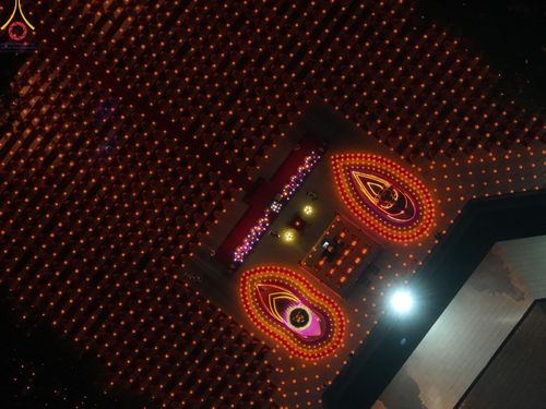 ภาพ No.190170:พิธีจุดประทีปถวายเป็นพุทธบูชา และบูชาธรรมมหาปูชนียาจารย์ ณ อนุสรณ์สถานมหาวิหารพระมงคลเทพมุนี (โลตัสแลนด์) อ.สองพี่น้อง จ.สุพรรณบุรี ในโครงการธรรมยาตรา กตัญญูบูชา มหาปูชนียาจารย์ พระมงคลเทพมุนี(สด จนฺทสโร) พระผู้ปราบมาร อนุสรณ์สถาน 7 แห่ง ปีที่ 13