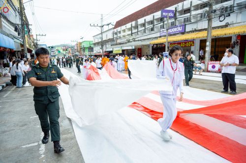 ภาพ No.245842:วันที่ 13-14 กันยายน พ.ศ. 2568 เจ้าหน้าที่ทุกสถานะ ทุกส่วนงาน ร่วมแรงร่วมใจ ปฏิบัติหน้าที่ เตรียมงาน เก็บงาน ตักบาตรพระ 555 รูป อ.เบตง จยะลา