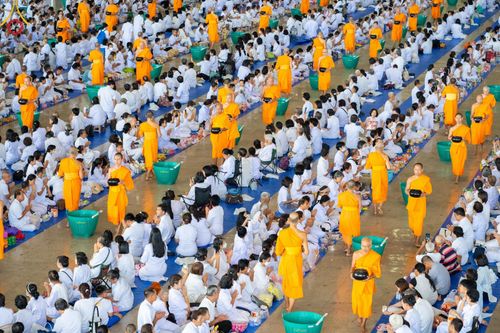 ภาพ No.139084:พิธีตักบาตร , พิธีบูชาข้าวพระ ณ ห้องแก้วสารพัด 1 สภาธรรมกายสากล วัดพระธรรมกาย วันอาทิตย์ต้นเดือนที่ 2 มิถุนายน พ.ศ. 2567