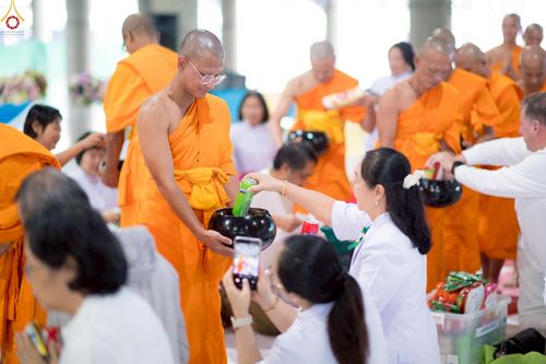 ภาพ No.235338:วันที่ 27 กรกฎาคม พ.ศ. 2568 พิธีตักบาตรฉลองพระใหม่ โครงการบรรพชาและอุปสมบทมู่รุ่นเข้าพรรษา ณ วัดพระธรรมกาย