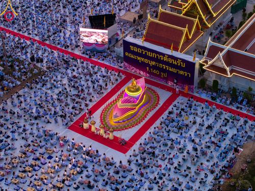 ภาพ No.112032:พิธีจุดประทีปถวายเป็นพุทธบูชา และบูชาธรรมมหาปูชนียาจารย์ พระมงคลเทพมุนี(สด จนฺทสโร) ในโครงการธรรมยาตรา กตัญญูบูชา มหาปูชนียาจารย์ พระมงคลเทพมุนี(สด จนฺทสโร) พระผู้ปราบมาร อนุสรณ์สถาน 7 แห่ง ปีที่ 12 วันที่ 14 มกราคม พ.ศ. 2567 ณ วัดสองพี่น้อง อ.สองพี่น้อง