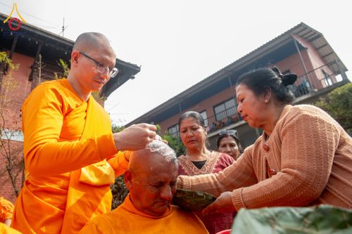 ภาพ No.209789:วันที่ 28 กุมภาพันธ์ พ.ศ.2568 พิธีเปิดโครงการบวชสามเณร พิธีถวายไทยธรรม พิธีขอขมามอบผ้าไตร  ณ เมืองปาตัน ประเทศเนปาล