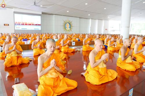 ภาพ No.248543:วันที่ 27 กันยายน พ.ศ. 2568 พิธีถวายเมนูสวรรค์เพื่อการบรรลุธรรม ณ หอฉันคุณยายอาจารย์ฯ วัดพระธรรมกาย