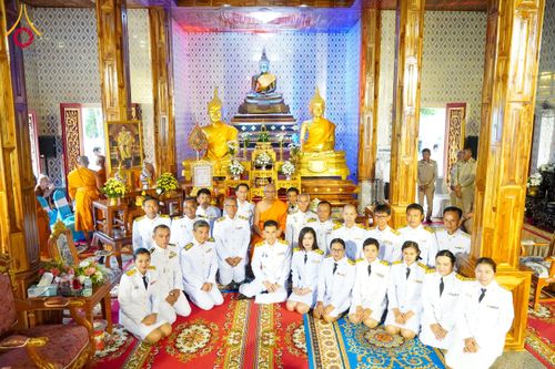 ภาพ No.146712:พิธีต้อนรับสัญญาบัตร พัดยศ ผ้าไตร ในโอกาสที่พระบาทสมเด็จพระเจ้าอยู่หัว ทรงพระกรุณาโปรดพระราชทานสัญญาบัตรตั้งสมณศักดิ์ พระวิมลศาสนวิเทศ (สำรวจ กมโล) เจ้าอาวาสวัดไทยนอร์เวย์ เป็นพระราชาคณะชั้นราช ในราชทินนามที่ “พระราชวชิรศาสนวิเทศ”