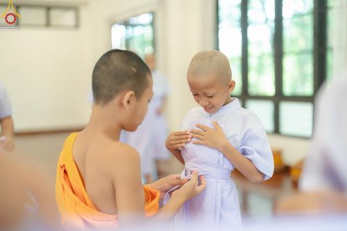 ภาพ No.135069: พิธีบรรพชาสามเณร  พิธีตักบาตรฉลองสามเณรใหม่ วันที่ 1 เมษายน พ.ศ.2567 ในโครงการบรรพชาสามเณรฟื้นฟูพระพุทธศาสนาทั่วไทย ณ ศูนย์ปฏิบัติธรรมแก้วเมืองเลย