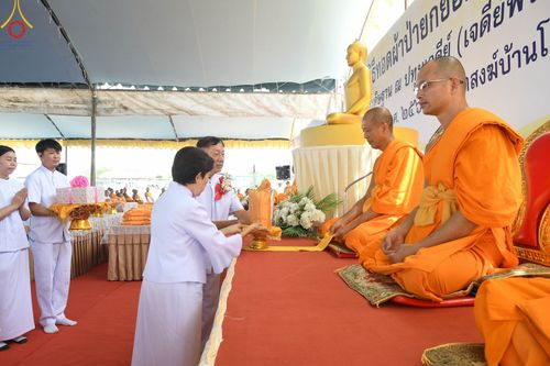 ภาพ No.91418:พิธีทอดผ้าป่ายกยอดดอกบัวสิริปทุมทิพย์  ประดิษฐาน ณ ปทุมเจดีย์  (เจดีย์พระพุทธเจ้า ๕ พระองค์) ณ ศูนย์อบรมเยาวชนจังหวัดปัตตานี 22 ตุลาคม พ.ศ.2566