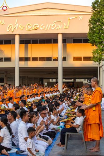 ภาพ No.132919:พิธีตัดปอยผม โครงการหน่อแก้วเปรียญธรรม รุ่นที่ 12 ณ ค่ายจองแชมป์ หมู่กฏิสามเณรเปรียญธรรม วัดพระธรรมกาย วันอาทิตย์ที่ 31 มีนาคม พ.ศ. 2567