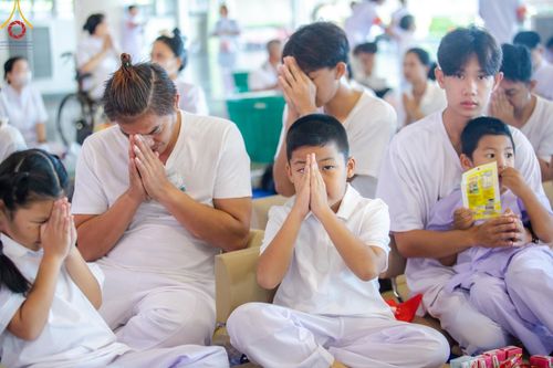 ภาพ No.151018:พิธีตักบาตร ในวันอาทิตย์ต้นเดือน วันที่ 1 กันยายน พ.ศ. 2567 ณ สภาธรรมกายสากล วัดพระธรรมกาย