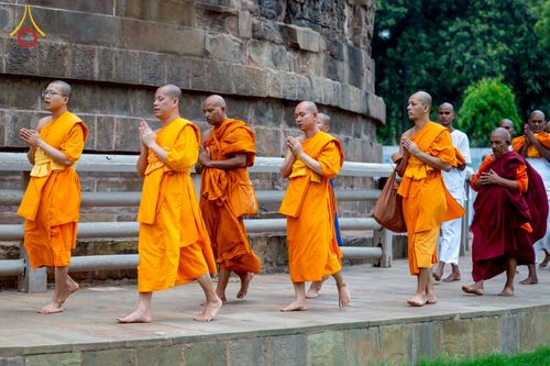 ภาพ No.231062:วันที่ 1 กรกฎาคม พ.ศ. 2568 โครงการบรรพชาสามเณร 300 รูป ถวายเป็นพุทธบูชา  วันอาสาฬหบูชา ณ จุดกำเนิดพระรัตนตรัย  ต้นแหล่งธัมมจักกัปปวัตตนสูตร เมืองพาราณสี  สารนาถ ประเทศอินเดีย