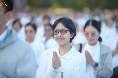 ภาพ No.192663:พิธีจุดประทีปถวายเป็นพุทธบูชา และบูชาธรรมมหาปูชนียาจารย์ ณ อนุสรณ์สถานคลองบางนางแท่น อ.สามพราน จ.นครปฐม ในโครงการธรรมยาตรา กตัญญูบูชา มหาปูชนียาจารย์ พระมงคลเทพมุนี(สด จนฺทสโร) พระผู้ปราบมาร อนุสรณ์สถาน 7 แห่ง ปีที่ 13 วันที่ 10 มกราคม พ.ศ. 2568
