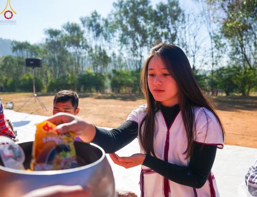 ภาพ No.125257:พิธีตักบาตรเนื่องในวันมาฆบูชา ณ สนามโรงเรียนบ้านนาเกียน  อำเภออมก๋อย จังหวัดเชียงใหม่ วันเสาร์ที่ ๒๔ กุมภาพันธ์ พ.ศ. ๒๕๖๗