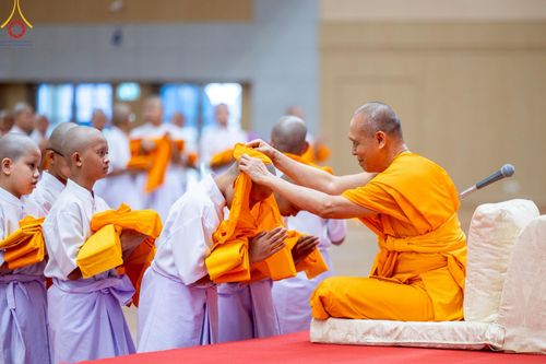 ภาพ No.215791:วันเสาร์ที่ 5 เมษายน พ.ศ. 2568 พิธีขอบรรพชา พิธีขอสรณคมน์และศีล  พิธีขอนิสสัย พิธีถวายบาตร ในโครงการบรรพชาสามเณรฟื้นฟูพระพุทธศาสนาทั่วไทย , โครงการหน่อแก้วเปรียญธรรม รุ่นที่ 13 ,  โครงการสามเณรยุวธรรมทายาท รุ่นที่ 33 , โครงการสามเณรมัชฌิมธรรมทายาท รุ่นที