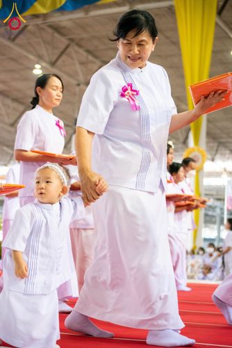 ภาพ No.134323:พิธีทอดผ้าป่าสมทบ มหาสังฆทาน 10,000 วัด ทั่วไทย วันอาทิตย์ต้นเดือนที่ 7 เมษายน พ.ศ.2567 ณ ห้องแก้วสารพัดนึก 1 สภาธรรมกายสากล  วัดพระธรรมกาย จ.ปทุมธานี