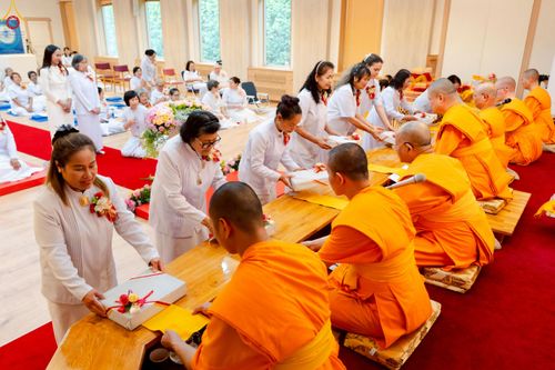 ภาพ No.254112:วันที่ 12 ตุลาคม พ.ศ. 2568 พิธีทอดกฐินวัดพระธรรมกายบูโรส ประเทศสวีเดน