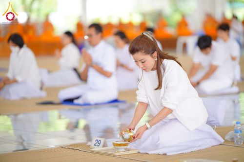 ภาพ No.268325:วันที่ 8 พฤศจิกายน พ.ศ. 2568 พิธีถวายภัตตาหารเมนูสวรรค์ เพื่อการบรรลุธรรม ณ หอฉันคุณยายอาจารย์ฯ วัดพระธรรมกาย