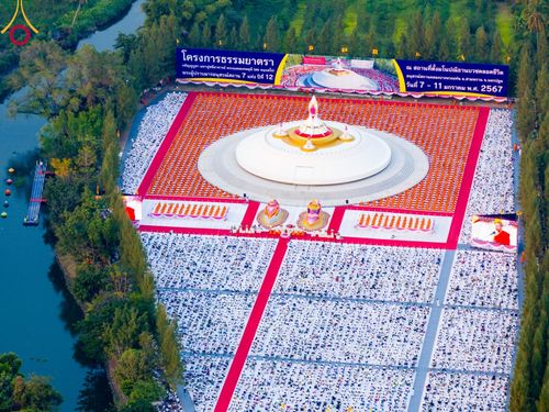 ภาพ No.109593:พิธีจุดประทีปถวายเป็นพุทธบูชา และบูชาธรรมมหาปูชนียาจารย์ วันที่ 10 มกราคม พ.ศ. 2567 ณ อนุสรณ์สถานคลองบางนางแท่น อ.สามพราน จ.นครปฐม