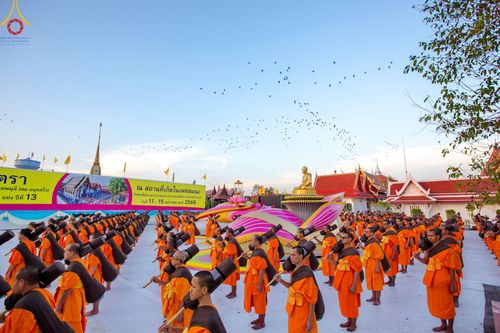 ภาพ No.194198:พระธรรมยาตราปฏิบัติธรรม และถ่ายภาพหมู่ประวัติศาสตร์ ณ วัดสองพี่น้อง ต.ต้นตาล อ.สองพี่น้อง จ.สุพรรณบุรี ในโครงการธรรมยาตรา กตัญญูบูชา มหาปูชนียาจารย์ พระมงคลเทพมุนี(สด จนฺทสโร) พระผู้ปราบมาร อนุสรณ์สถาน 7 แห่ง ปีที่ 13 วันที่ 12 มกราคม พ.ศ. 2568