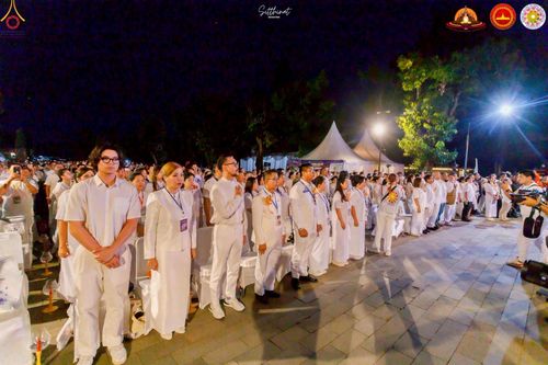 ภาพ No.224497:วันจันทร์ที่ 12 พฤษภาคม พ.ศ. 2568  ชาวพุทธในอินโดนีเซีย ร่วมฉลองวิสาขบูชาจุดประทีปกว่า 200,000 ดวง ณ พระมหาเจดีย์บรมพุทโธ  เจริญพุทธมนต์ถวาย “พระวชิรเกล้าเจ้าอยู่หัว”