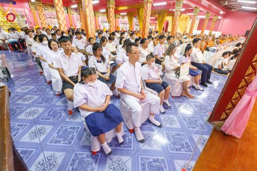 ภาพ No.197374:พิธีเจริญพระพุทธมนต์ ปฏิบัติธรรม มอบทุนการศึกษา ถวายสังฆทาน 108 วัด เพื่อถวายเป็นพุทธบูชา และขับเคลื่อนโครงการหมู่บ้านรักษาศีล 5 โดยคณะสงฆ์จังหวัดนนทบุรี คณะศิษยานุศิษย์วัดพระธรรมกาย โครงการธรรมยาตรา ปีที่ 13 ณ วัดตะเคียน อ.บางกรวย จ.นนทบุรี