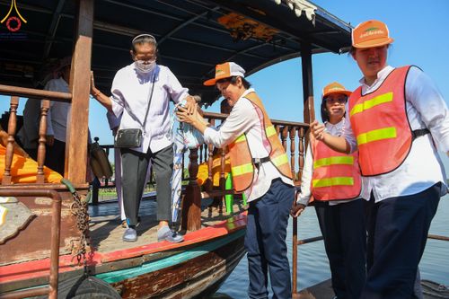 ภาพ No.110868:V.9 กล้าเก่ง การเตรียมงาน เก็บงาน การรับบุญของเจ้าหน้าที่หน่วยงานต่างๆ เพื่อโครงการธรรมยาตรา กตัญญูบูชามหาปูชนียาจารย์ พระมงคลเทพมุนี (สด จนฺทสโร) พระผู้ปราบมาร อนุสรณ์สถาน 7 แห่ง ปีที่ 12 ระหว่างวันที่ 2 - 31 มกราคม พ.ศ.2567