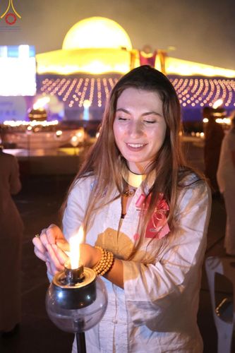 ภาพ No.125034:พิธีเวียนประทักษิณและจุดมาฆประทีป (ชุดที่ 2) ในวันมาฆบูชา เสาร์ที่ 24 กุมภาพันธ์ พ.ศ. 2567 ณ พระมหาธรรมกายเจดีย์ วัดพระธรรมกาย