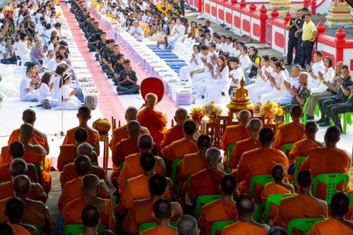 ภาพ No.234400:วันพฤหัสบดีที่ 24 กรกฎาคม พ.ศ. 2568 พิธีถวายสังฆทานแก่คณะสงฆ์ 323 วัด , พิธีมอบกองทุนหนุนแรงใจช่วยครูใต้ , พิธีทำบุญส่วนกุศลแด่ผู้วายชนม์ ในเหตุการณ์ความไม่สงบ 4 จังหวัด ชายแดนภาคใต้ (ปัตตานี , ยะลา , นราธิวาส , สงขลา) ปีที่ 21 ครั้งที่ 179 ณ วัดเวฬุวัน 