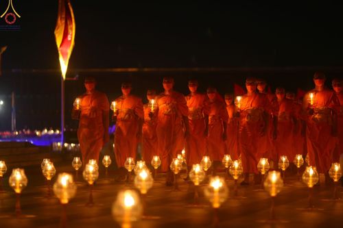 ภาพ No.77213:พิธีจุดมาฆประทีป ในวันมาฆบูชา อาทิตย์ต้นเดือนที่ 6 มีนาคม พ.ศ. 2566 ณ วัดพระธรรมกาย อ.คลองหลวง จ.ปทุมธานี