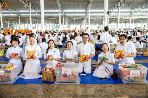 ภาพ No.221995:วันที่ 4 พฤษภาคม พ.ศ. 2568 พิธีตักบาตร เนื่องในวันอาทิตย์ต้นเดือน ณ บ้านแก้วเรือนทองคุณยายฯ วัดพระธรรมกาย